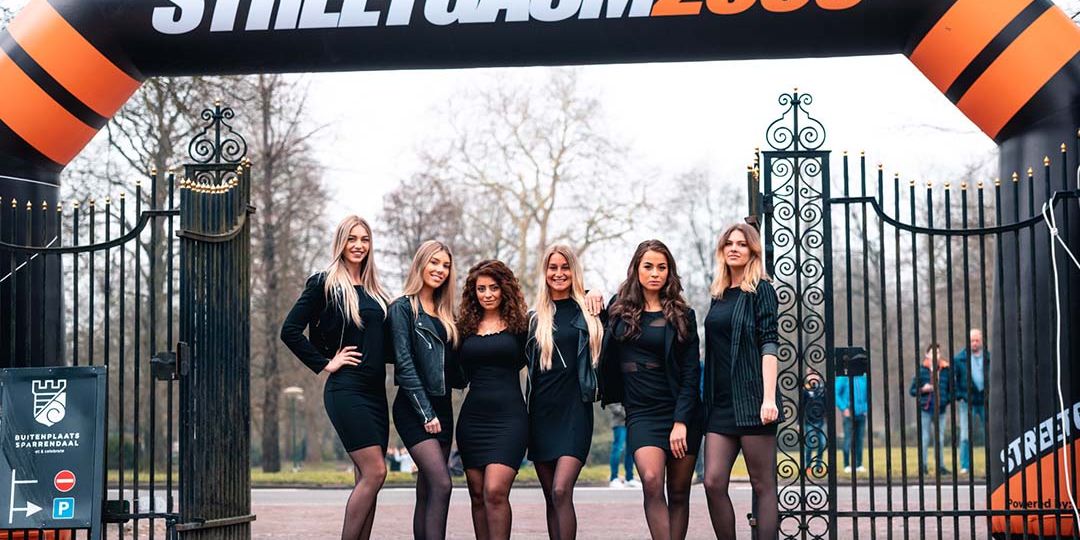 hostessen van dutch moving media